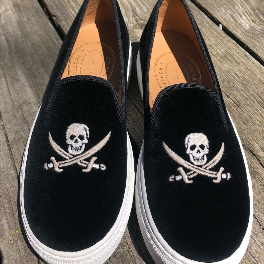 Stubbs & Wootton Black Velvet Slip-On Sneakers with White Skull Embroidery
